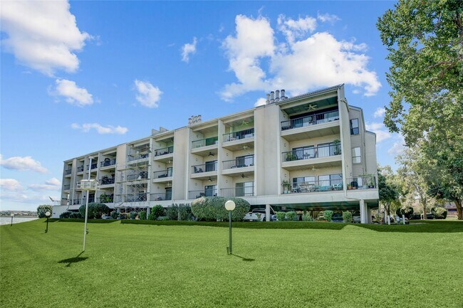 Building Photo - 351 Lakeside Ln