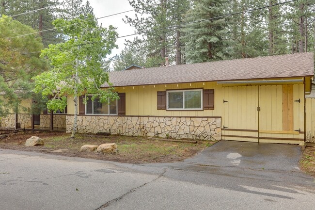 Building Photo - 2708 Armstrong Ave