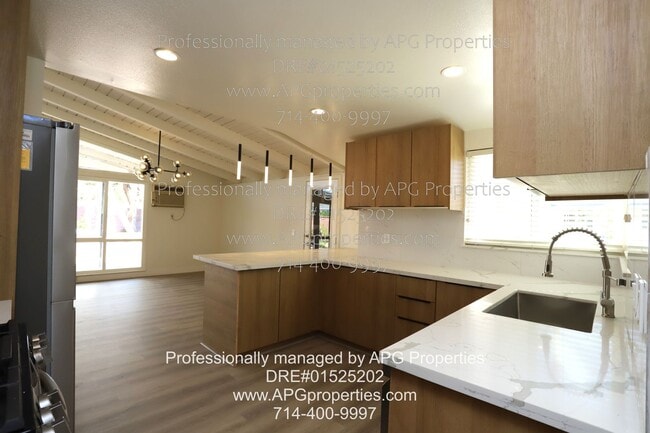 Building Photo - 636 S Gilbuck Dr