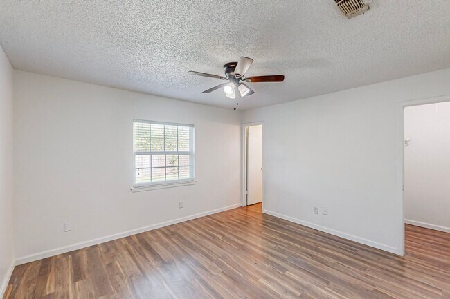Building Photo - Adorable 1 Story Ready for Move In!  Birdville ISD!