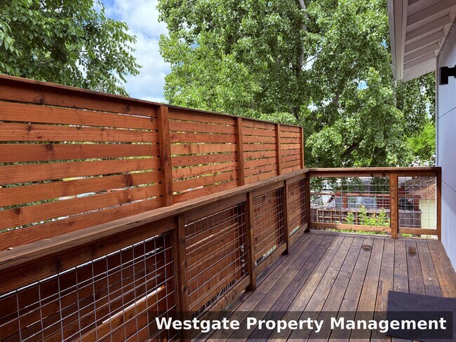 Building Photo - 220 Payran St