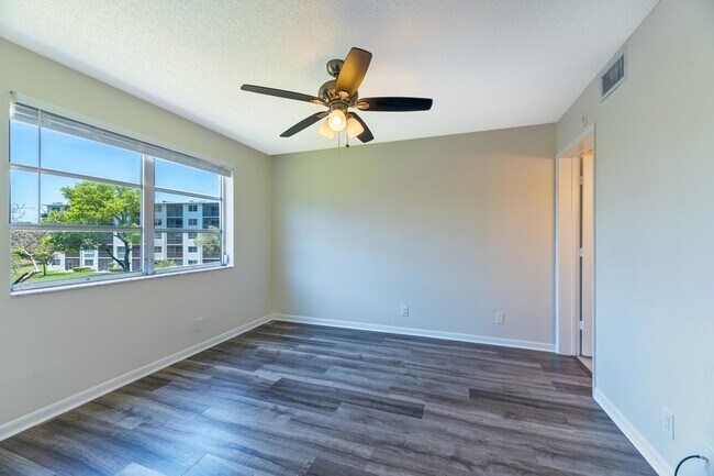 Building Photo - 2226 N Cypress Bend Dr