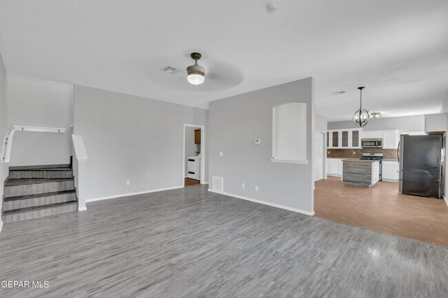 Building Photo - 14378 N Cave Dr