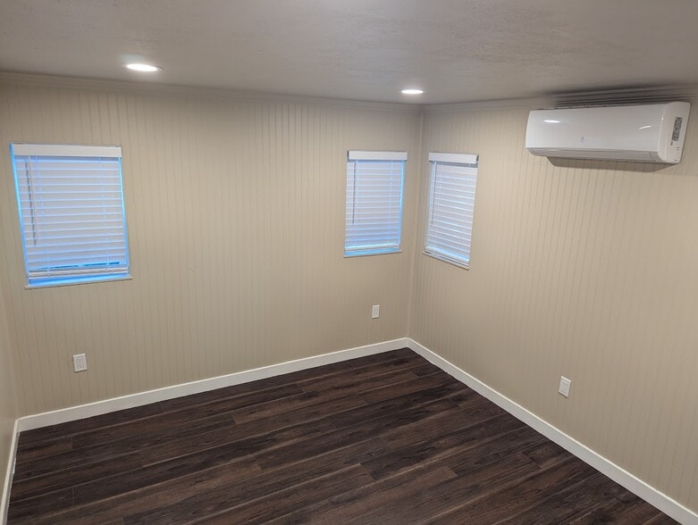 Bedroom - 1402 E 44th St