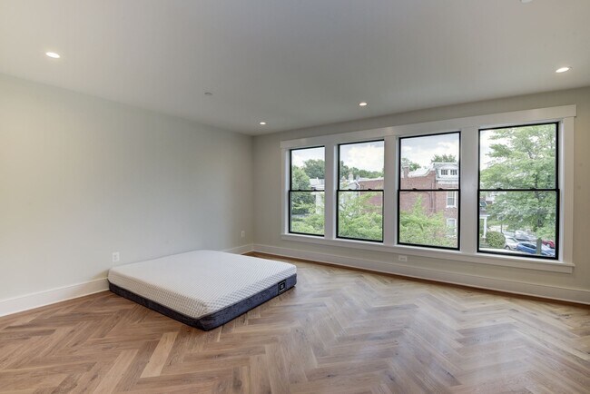 Building Photo - 4107 New Hampshire Ave NW