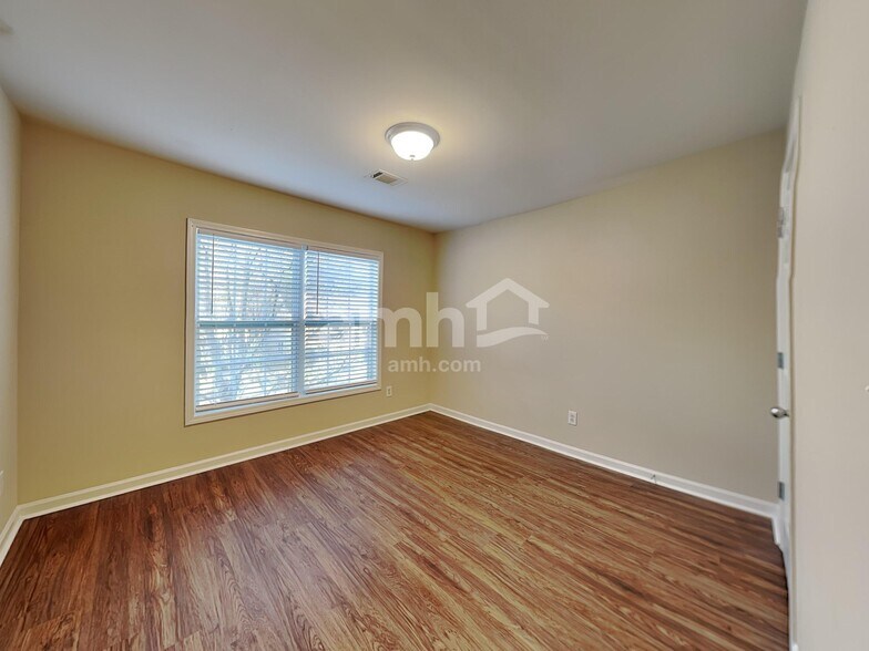 Building Photo - 2323 Jasmine Glen Dr