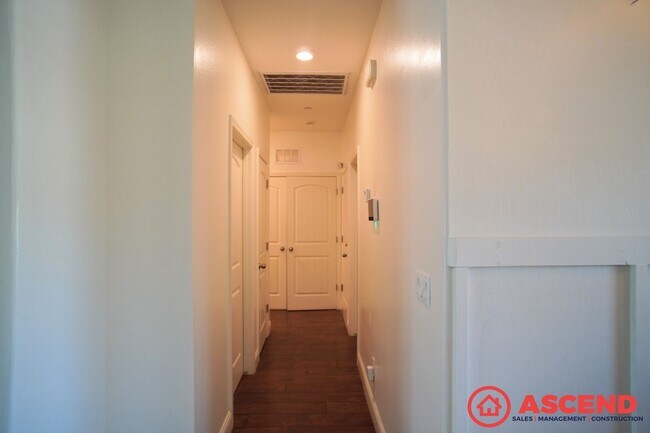 Building Photo - Phenomenal Home In Gossamer Grove!