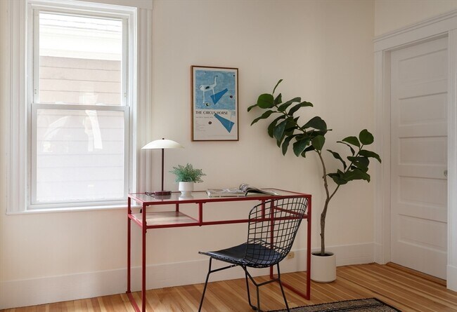 Building Photo - 250 Walden St