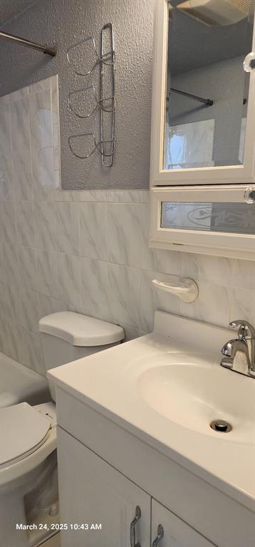 Building Photo - 6153 9th Ave