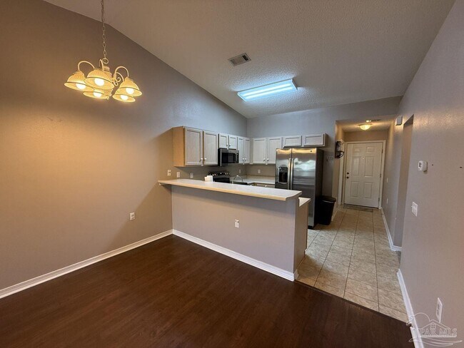 Building Photo - 2511 Trailwood Dr