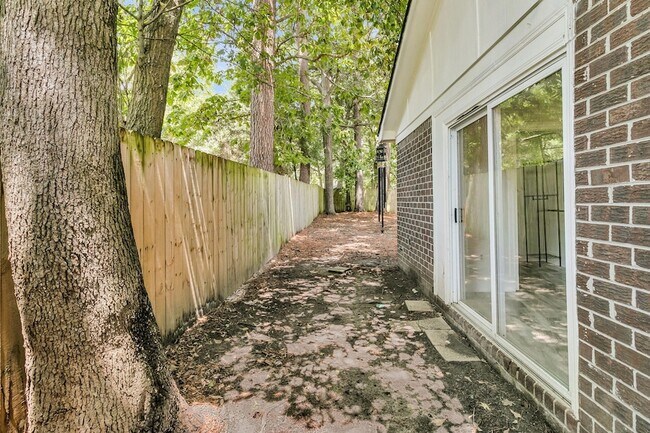 Building Photo - 216 Parlor Dr
