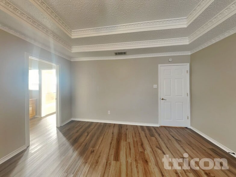 Building Photo - 509 Live Oak Dr