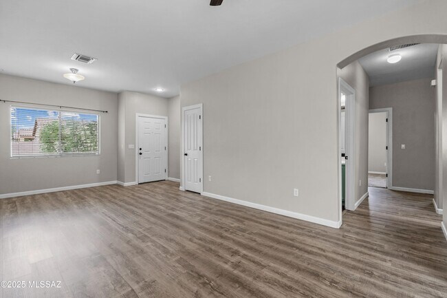 Building Photo - 12708 N Rodeo Land