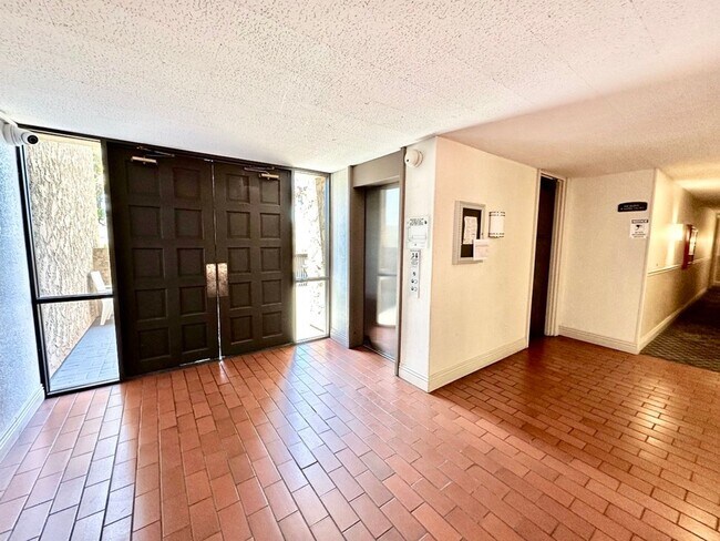 Building Photo - 6202 Friars Rd