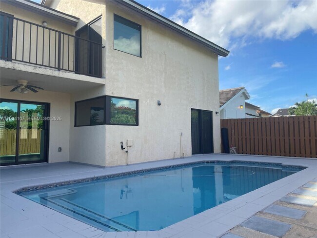 Building Photo - 9645 SW 148th Pl