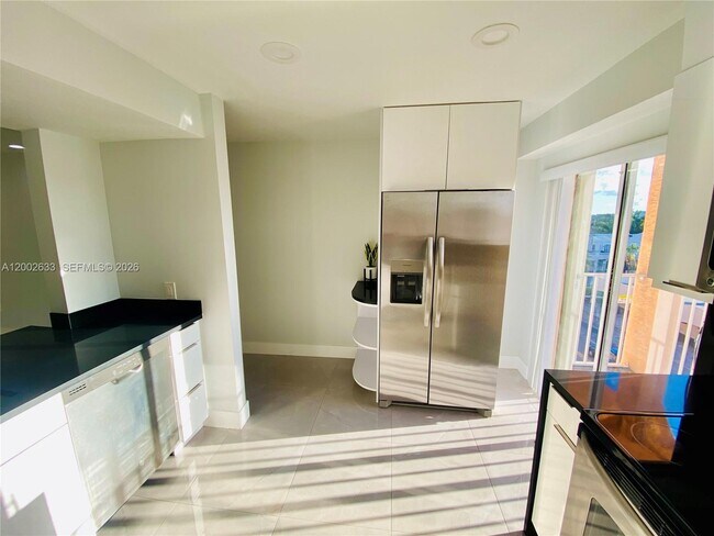 Building Photo - 199 SW 12th Ave