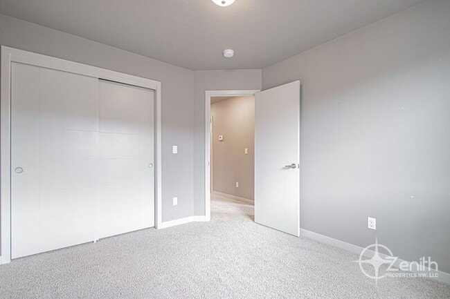 Building Photo - 12323 NE 116th Way