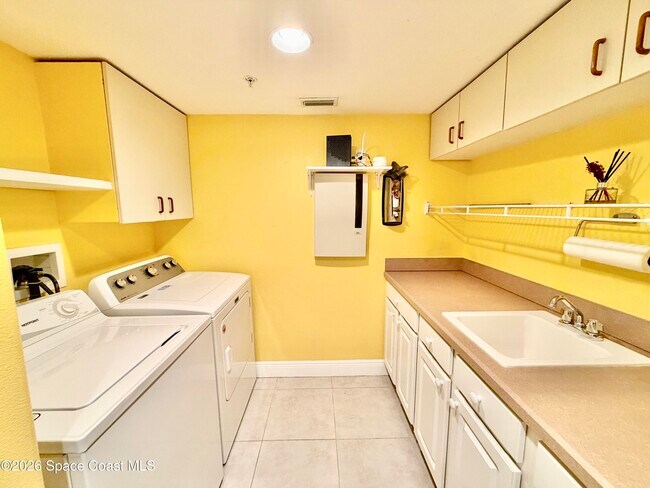Building Photo - 551 Casa Bella Dr