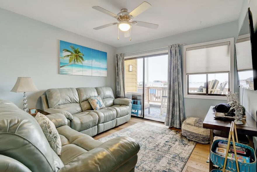 Primary Photo - 302 Canal Dr