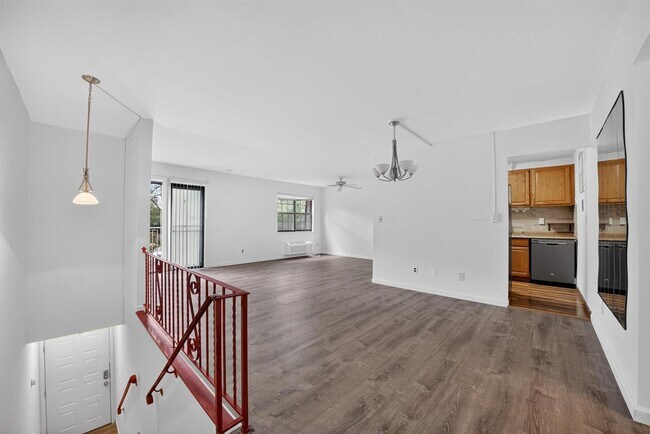 Building Photo - 424 Carpenter Ave