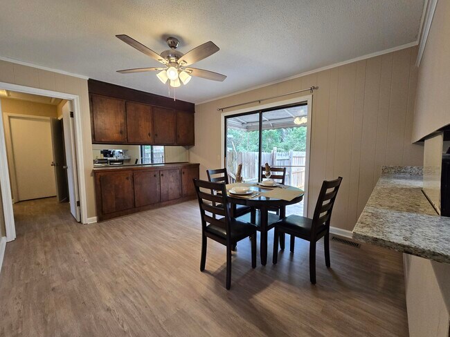 Building Photo - 1565 Jefferson Rd