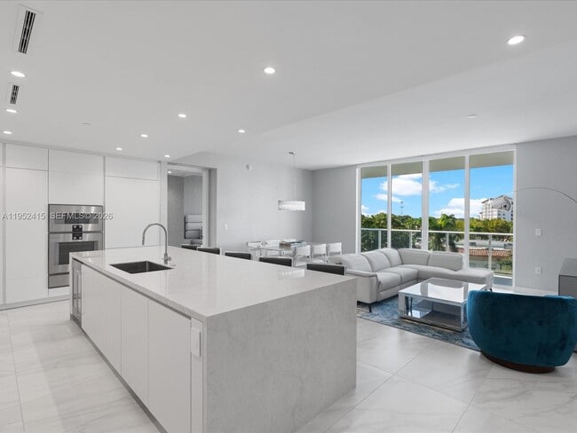 Building Photo - 220 SE Mizner Blvd