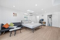 Building Photo - 542 Columbia Ave