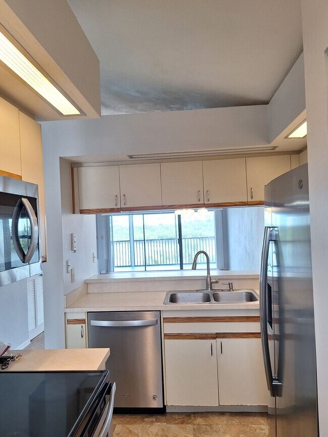 Building Photo - BOUCHELLE ISLAND - RIVERFRONT 2BR 2BA CONDO!!