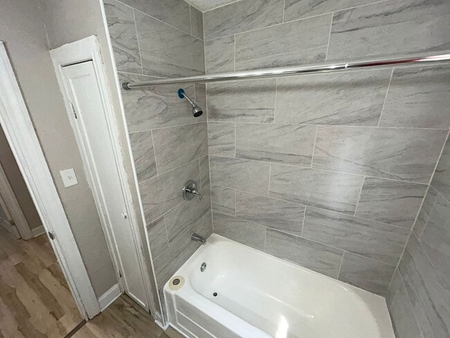 Building Photo - Beautiful 5 Bedroom Bungalow