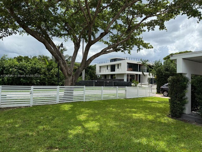 Building Photo - 245 189th Terrace