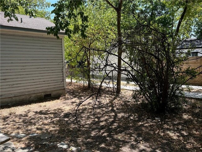 Building Photo - 3510 Robinson Ave