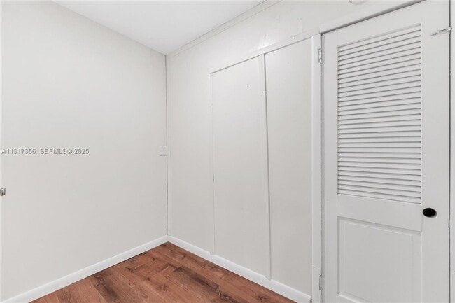 Building Photo - 550 SW 38th Terrace