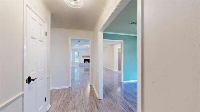 Building Photo - 3800 Windridge Dr