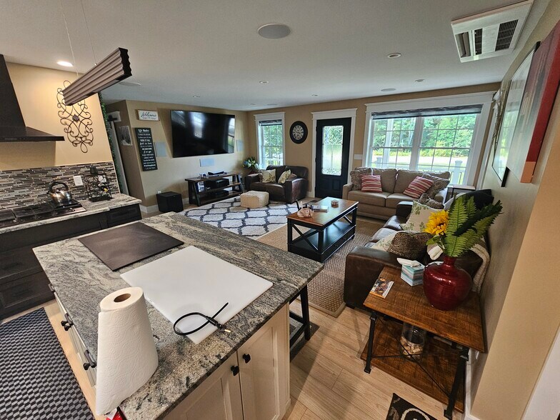 Building Photo - 435 High St