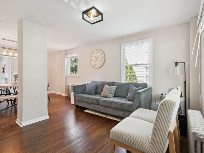 Building Photo - 718 Walnut St.