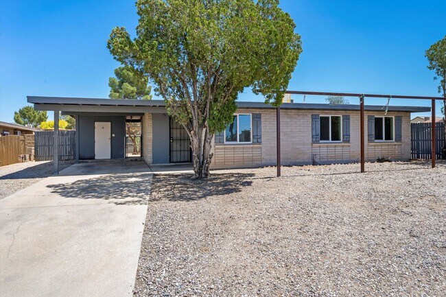Primary Photo - Eastside Spacious home