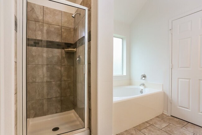 Building Photo - 1401 Oregon St