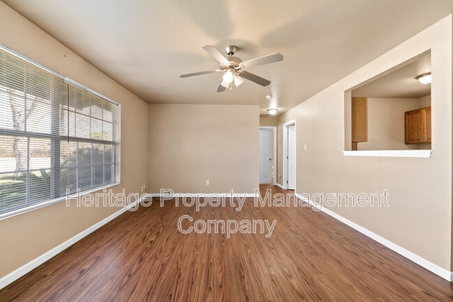 Building Photo - 1222 W Thorain Blvd