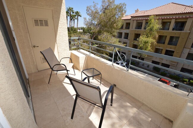 Building Photo - 260 E Flamingo Rd