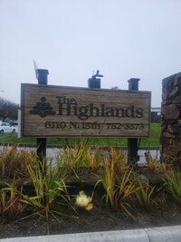 Building Photo - 2 Bedroom, North Tacoma, $1395 + $100 w/s/g = $1495.00, upper floor apartment