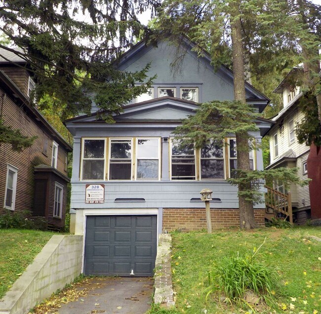 Building Photo - Single Family Home with Enclosed Front Por...