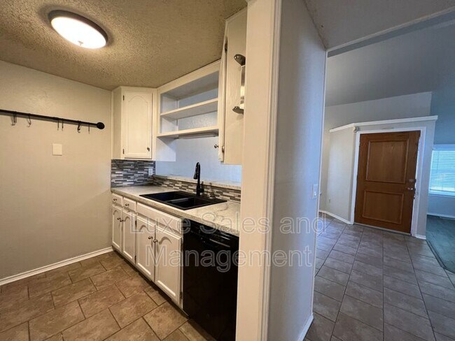 Building Photo - 2137 Goodrich Dr