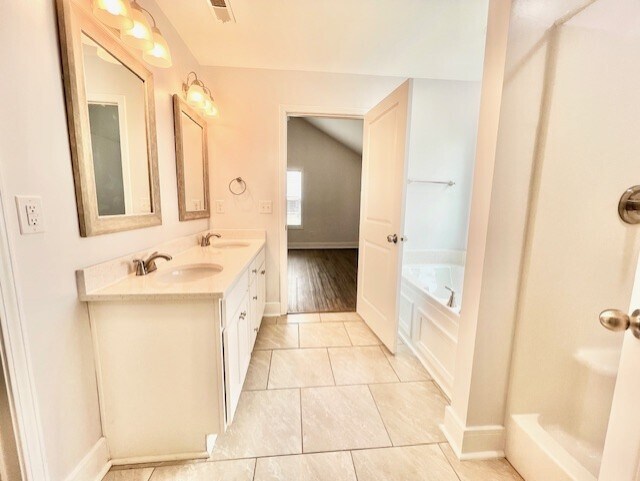 Building Photo - 165 Pommel St