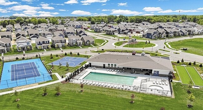 Building Photo - 4 Bed 2.5 Bath