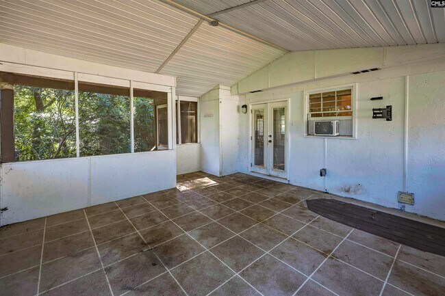 Building Photo - 1405 Parkdale Dr