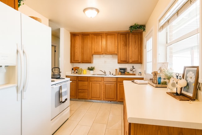 Building Photo - 3BR 1BA Home w/ Fresh Flooring • Private Backyard in Salt Lake City