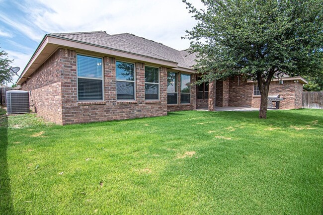 Building Photo - 5811 Oak Creek Drive