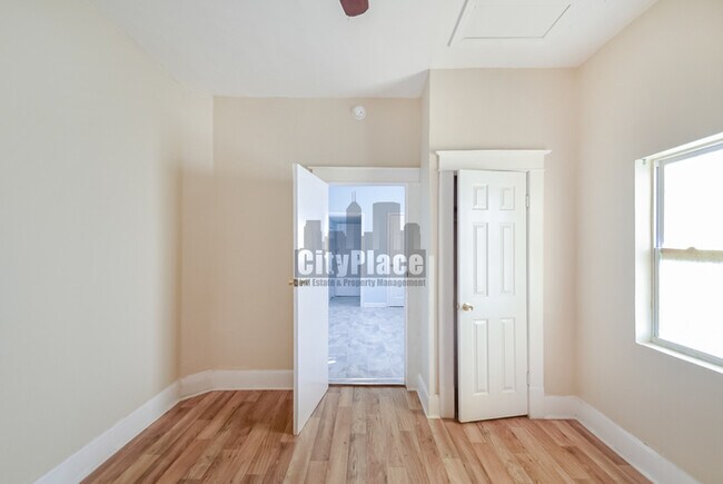 Building Photo - 1456 Kappes St