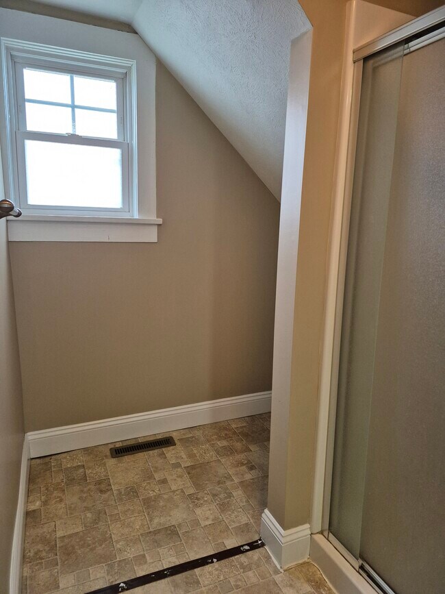 Building Photo - 136 N Mantua St