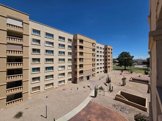 Building Photo - Beautiful 2 Bed/2 Bath Condo in Scottsdale...